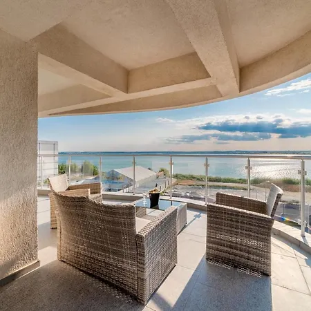 Lexxa 3 Casa Del Mar-mamaia Nord Апартаменты *